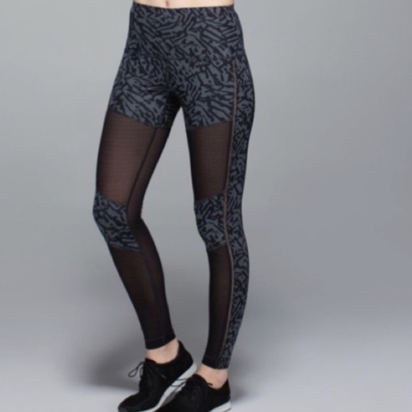 Lululemon Hot To Street Camo Mesh Legging 6 - Picture 3 of 10